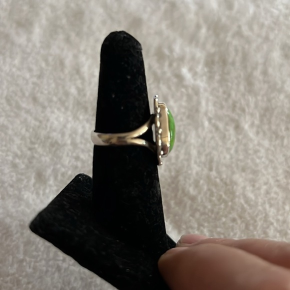 Sterling Silver Green Turquoise Ring Size 7 – Teardrop Stone, Stamped 925 - Picture 2 of 3